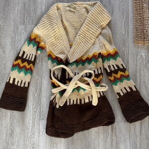 Vintage Saks Fifth Avenue Italy 100% wool knit Sweater with Belt